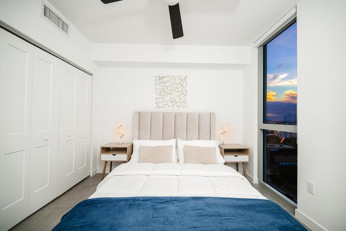Apartment Free Parking Pool 391mbps Gym Balcony Views *